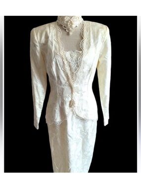 Scott McClintock Cream Lace-Trim Dress Label Detail